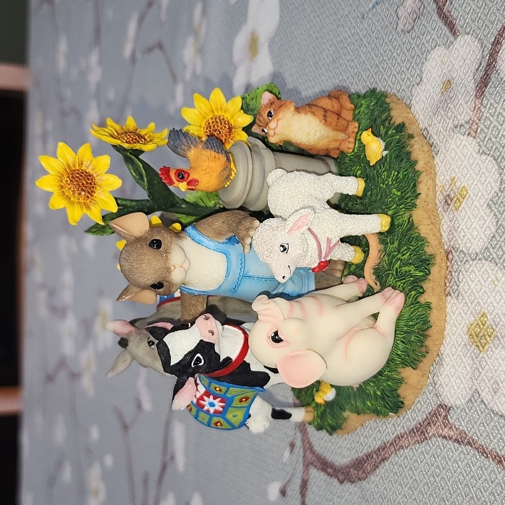 Charming Tails Dairy Good Friends Figurine